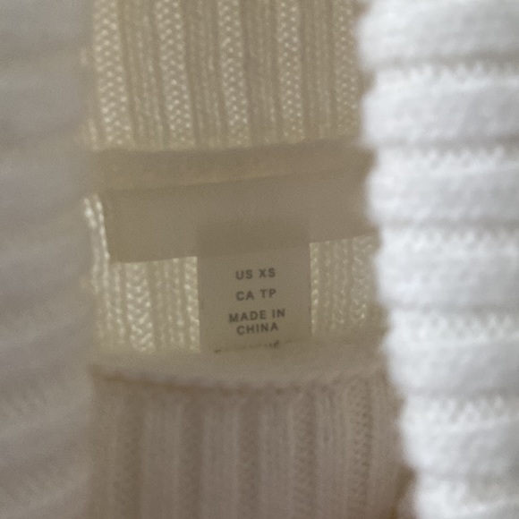 BNWT H&M turtle neck sweater ✨ - Picture 2 of 2